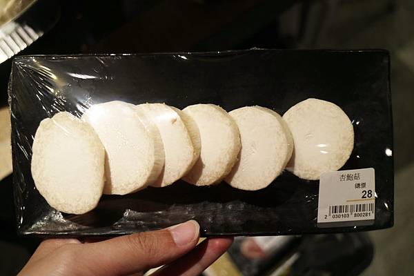 高雄左營區=<食>祥富水產~宛如在超市選購餐點的特色＊想吃什麼多少分量自己選＊火鍋新革命＊彩虹市集新選擇=