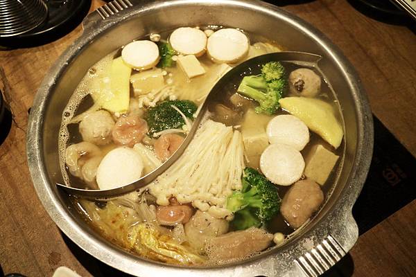 高雄左營區=<食>祥富水產~宛如在超市選購餐點的特色＊想吃什麼多少分量自己選＊火鍋新革命＊彩虹市集新選擇=