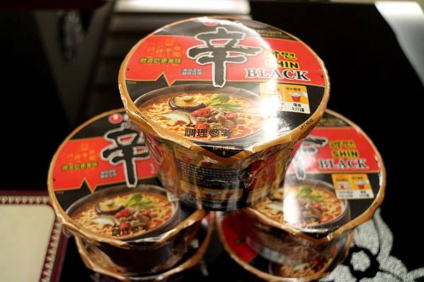 全省通路=<吃飽>農心超進化辛碗麵(濃郁牛骨湯味)~泡麵三吃法-沖泡*煮來吃*微波加熱~濃郁牛骨湯味配上辛辣口味,替泡麵世界迸出新滋味= 全省通路=<吃飽>農心超進化辛碗麵(濃郁牛骨湯味)~泡麵三吃法-沖泡*煮來吃*微波加熱~濃郁牛骨湯味配上辛辣口味,替泡麵世界迸出新滋味=