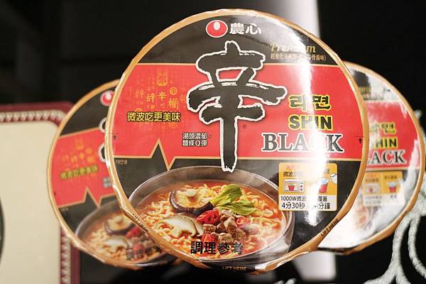 全省通路=<吃飽>農心超進化辛碗麵(濃郁牛骨湯味)~泡麵三吃法-沖泡*煮來吃*微波加熱~濃郁牛骨湯味配上辛辣口味,替泡麵世界迸出新滋味= 全省通路=<吃飽>農心超進化辛碗麵(濃郁牛骨湯味)~泡麵三吃法-沖泡*煮來吃*微波加熱~濃郁牛骨湯味配上辛辣口味,替泡麵世界迸出新滋味=