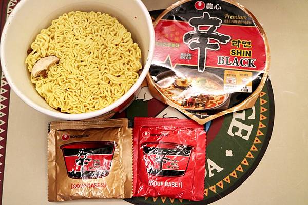 全省通路=<吃飽>農心超進化辛碗麵(濃郁牛骨湯味)~泡麵三吃法-沖泡*煮來吃*微波加熱~濃郁牛骨湯味配上辛辣口味,替泡麵世界迸出新滋味= 全省通路=<吃飽>農心超進化辛碗麵(濃郁牛骨湯味)~泡麵三吃法-沖泡*煮來吃*微波加熱~濃郁牛骨湯味配上辛辣口味,替泡麵世界迸出新滋味=