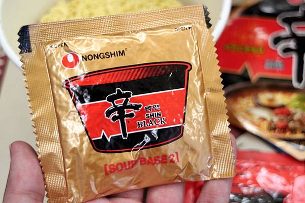 全省通路=<吃飽>農心超進化辛碗麵(濃郁牛骨湯味)~泡麵三吃法-沖泡*煮來吃*微波加熱~濃郁牛骨湯味配上辛辣口味,替泡麵世界迸出新滋味= 全省通路=<吃飽>農心超進化辛碗麵(濃郁牛骨湯味)~泡麵三吃法-沖泡*煮來吃*微波加熱~濃郁牛骨湯味配上辛辣口味,替泡麵世界迸出新滋味=