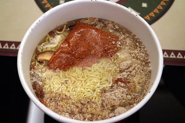 全省通路=<吃飽>農心超進化辛碗麵(濃郁牛骨湯味)~泡麵三吃法-沖泡*煮來吃*微波加熱~濃郁牛骨湯味配上辛辣口味,替泡麵世界迸出新滋味= 全省通路=<吃飽>農心超進化辛碗麵(濃郁牛骨湯味)~泡麵三吃法-沖泡*煮來吃*微波加熱~濃郁牛骨湯味配上辛辣口味,替泡麵世界迸出新滋味=