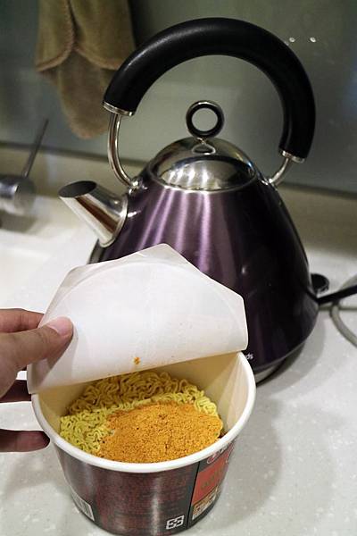 全省通路=<吃飽>農心超進化辛碗麵(濃郁牛骨湯味)~泡麵三吃法-沖泡*煮來吃*微波加熱~濃郁牛骨湯味配上辛辣口味,替泡麵世界迸出新滋味= 全省通路=<吃飽>農心超進化辛碗麵(濃郁牛骨湯味)~泡麵三吃法-沖泡*煮來吃*微波加熱~濃郁牛骨湯味配上辛辣口味,替泡麵世界迸出新滋味=
