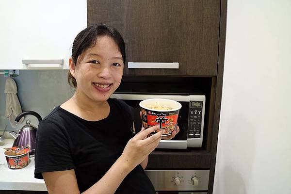 全省通路=<吃飽>農心超進化辛碗麵(濃郁牛骨湯味)~泡麵三吃法-沖泡*煮來吃*微波加熱~濃郁牛骨湯味配上辛辣口味,替泡麵世界迸出新滋味= 全省通路=<吃飽>農心超進化辛碗麵(濃郁牛骨湯味)~泡麵三吃法-沖泡*煮來吃*微波加熱~濃郁牛骨湯味配上辛辣口味,替泡麵世界迸出新滋味=