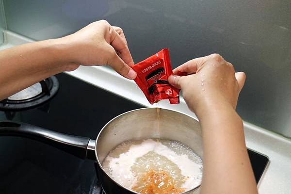 全省通路=<吃飽>農心超進化辛碗麵(濃郁牛骨湯味)~泡麵三吃法-沖泡*煮來吃*微波加熱~濃郁牛骨湯味配上辛辣口味,替泡麵世界迸出新滋味= 全省通路=<吃飽>農心超進化辛碗麵(濃郁牛骨湯味)~泡麵三吃法-沖泡*煮來吃*微波加熱~濃郁牛骨湯味配上辛辣口味,替泡麵世界迸出新滋味=