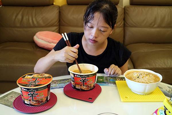 全省通路=<吃飽>農心超進化辛碗麵(濃郁牛骨湯味)~泡麵三吃法-沖泡*煮來吃*微波加熱~濃郁牛骨湯味配上辛辣口味,替泡麵世界迸出新滋味= 全省通路=<吃飽>農心超進化辛碗麵(濃郁牛骨湯味)~泡麵三吃法-沖泡*煮來吃*微波加熱~濃郁牛骨湯味配上辛辣口味,替泡麵世界迸出新滋味=