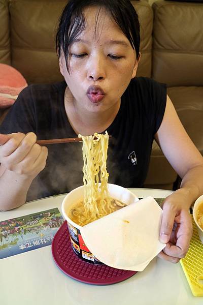 全省通路=<吃飽>農心超進化辛碗麵(濃郁牛骨湯味)~泡麵三吃法-沖泡*煮來吃*微波加熱~濃郁牛骨湯味配上辛辣口味,替泡麵世界迸出新滋味= 全省通路=<吃飽>農心超進化辛碗麵(濃郁牛骨湯味)~泡麵三吃法-沖泡*煮來吃*微波加熱~濃郁牛骨湯味配上辛辣口味,替泡麵世界迸出新滋味=