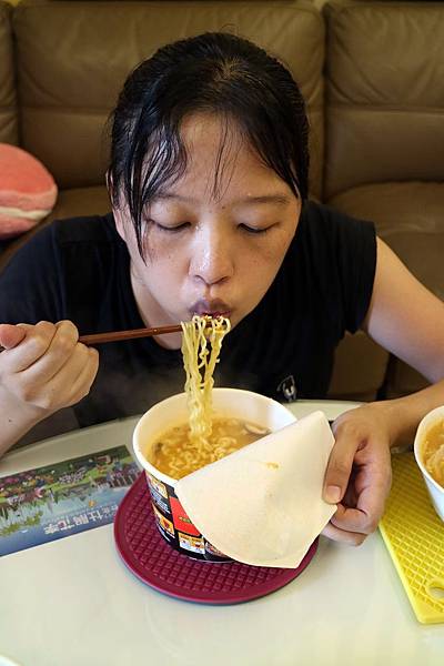 全省通路=<吃飽>農心超進化辛碗麵(濃郁牛骨湯味)~泡麵三吃法-沖泡*煮來吃*微波加熱~濃郁牛骨湯味配上辛辣口味,替泡麵世界迸出新滋味= 全省通路=<吃飽>農心超進化辛碗麵(濃郁牛骨湯味)~泡麵三吃法-沖泡*煮來吃*微波加熱~濃郁牛骨湯味配上辛辣口味,替泡麵世界迸出新滋味=