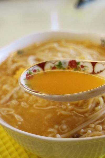 全省通路=<吃飽>農心超進化辛碗麵(濃郁牛骨湯味)~泡麵三吃法-沖泡*煮來吃*微波加熱~濃郁牛骨湯味配上辛辣口味,替泡麵世界迸出新滋味= 全省通路=<吃飽>農心超進化辛碗麵(濃郁牛骨湯味)~泡麵三吃法-沖泡*煮來吃*微波加熱~濃郁牛骨湯味配上辛辣口味,替泡麵世界迸出新滋味=