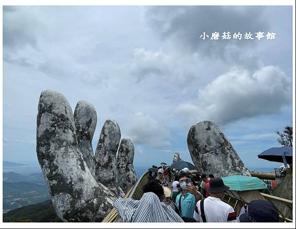 112.6.24.(103)越南峴港-巴拿山(百年酒窖+黃金佛手橋).JPG