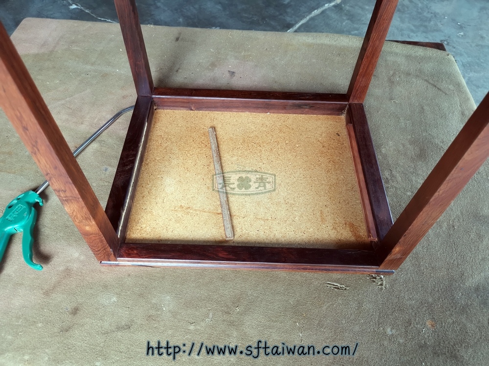長青傢俱-磁磚玫瑰木咖啡桌下方軌道修復 長青傢俱-磁磚玫瑰木咖啡桌下方軌道修復