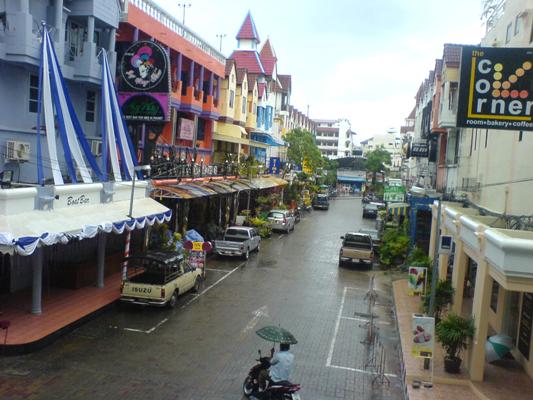 酒店前的gay street.JPG