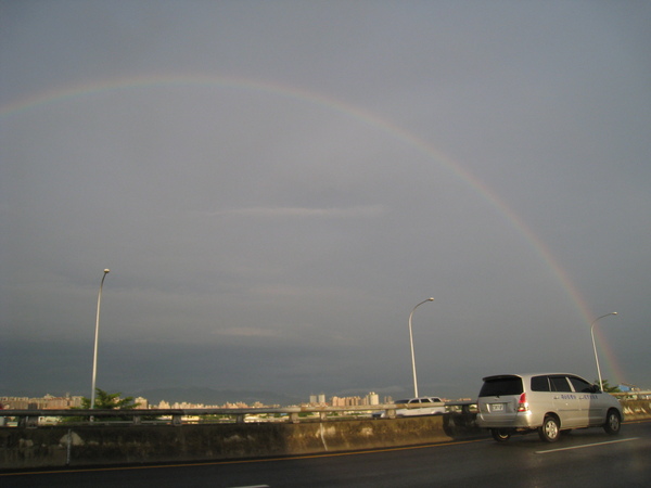 回家的路上遇見美麗的彩虹