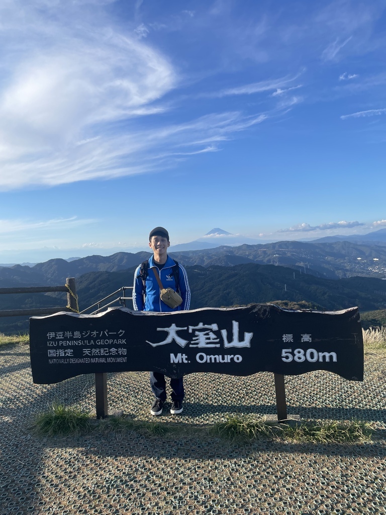 日本伊豆半島旅遊｜搭纜車攻頂大室山！火山口走一圈 360度視