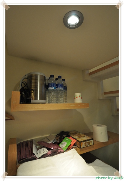 礦泉水還有紅茶包咖啡包