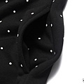 【2015FW Full Dot Sweatshirt】  胸口的文字以不織布拼貼增添立體感 有如白雪紛飛的滿版點點印刷 刷毛的內裡增加保暖效果 多了一點溫暖的耶誕氛圍