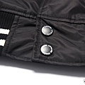 【2015FW Reflect Hooded Jacket】  棒球場外套一向是冬日不可或缺的單品 連帽的款式增添休閒感 尼龍加厚的內裡讓整件外套澎度飽有 手袖拼接的迷彩