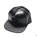 【2015FW Logo Leather Snapback】  以六片棒球帽的版型製做 帽身高度較為適合亞洲人的頭型 選用冬日具備保暖功效的人造皮革 在立體電鏽的LOGO
