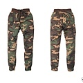 【2015FW Camouflage Necking Pants】  伸縮舒適的斜紋布著用起來不緊繃 束口休閒的版型可搭配多種球鞋 迷彩更是好搭配棉質上衣的下著 成為本季