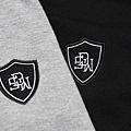 【2015FW Breeds Hoodie】  胸前以不織布電袖立體的LOGO 以手袖滿袖的大字型印刷為主要的設計主軸 不管是遠觀或是近看都是非常醒目的設計 美式風格甚濃