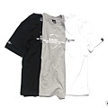 【2016SS Embossed Tee】  同色調印刷 公整的文字排列 讓盾牌若隱若現的浮動在短T上  材質: 十六織100%純棉 顏色: 黑色、白色、灰色 售價: N