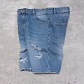 【2017SS Washing Damage Shorts】水洗破壞單寧短褲  破壞處位置洽到好處 單色處理的洗水效果自然 版型偏中寬 柔軟彈性度適中 於悶熱的夏日著用仍