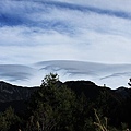 回程發現玉山主峰﹑北峰﹑南峰上空出現異常雲彩，是吉象吧？就是看不出號碼‧‧‧