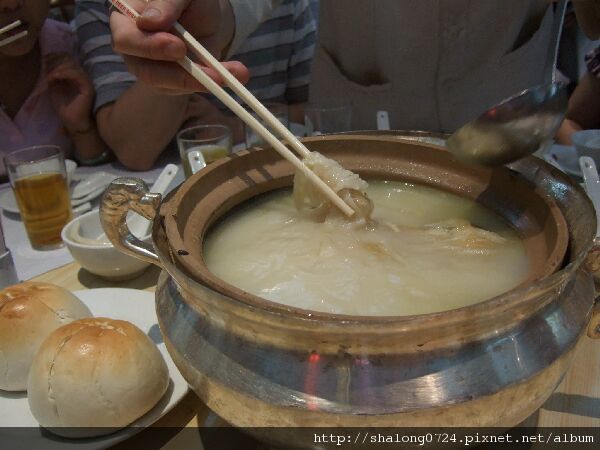 鹿鳴春-魚翅雞湯6.jpg