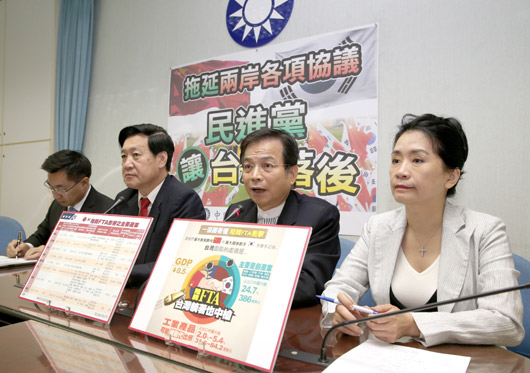 2014年11月23日拖延兩岸各項協議 民進黨讓台灣落後.png