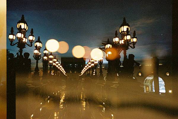 F1000018 CANON EOS 50 85mm F1.4 + LOMO LC-A+ X kODAK PORTRA 400VC.JPG