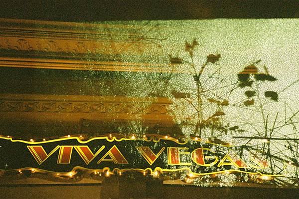 F1000021 CANON EOS 50 85mm F1.4 + LOMO LC-A+ X kODAK PORTRA 400VC.JPG