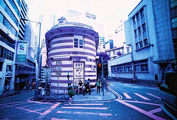 0007 Lomo LC-W x Lomochrome Purple XR.jpg