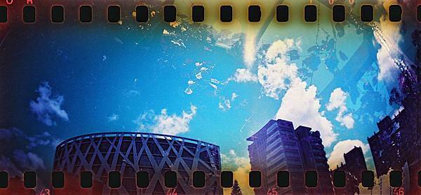 000013 Lomo Sprocket Rocket X Lomochrome purple.JPG