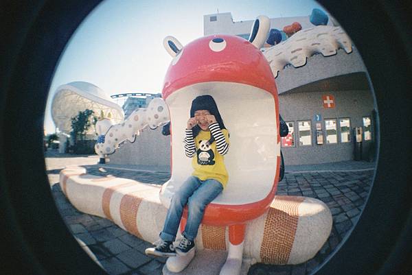 F1050019 Lomo Fisheyes II X Fujifilm X-TRA 400.JPG