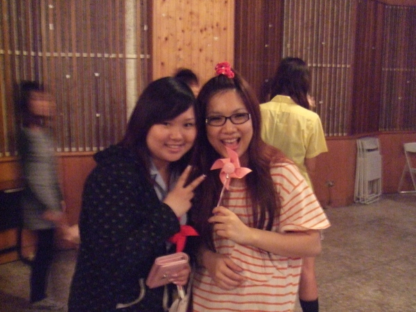 跟我很麻吉的雅欣