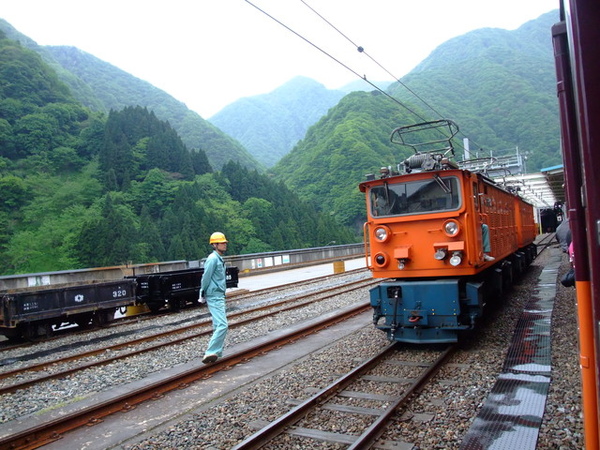 トロッコ電車真面目