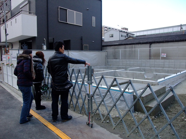 カッさん很厲害 光看地基就知道哪裡是廚房 哪裡是客廳廁所耶