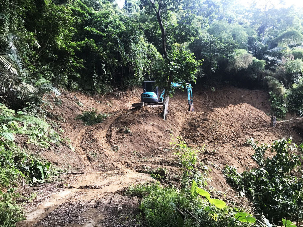 頭屋合法資材室整地.jpg