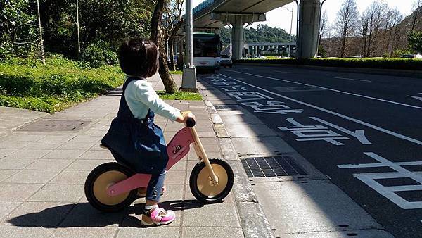 momo&咪醬,Kinderfeets滑步車