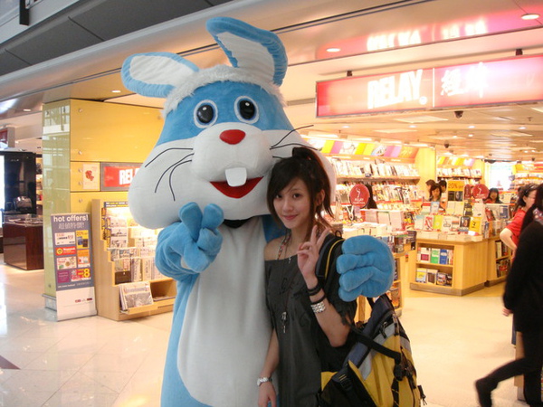 抵達香港機場又要等飛機了