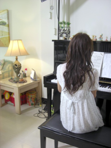 玩樂之餘還是要練點琴