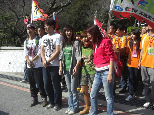 在途中又開始搖旗吶喊