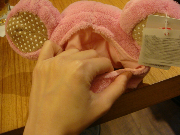 上次買蜜蜂裝太小件  這次我改買帽子