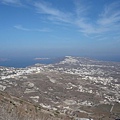 Prophitis Hills - 登高望遠..看到聖托里尼島的北半島