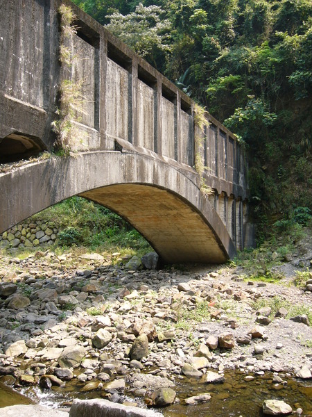 過水橋的全景