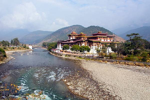 08 Punakha Dzong_1400x600.jpg