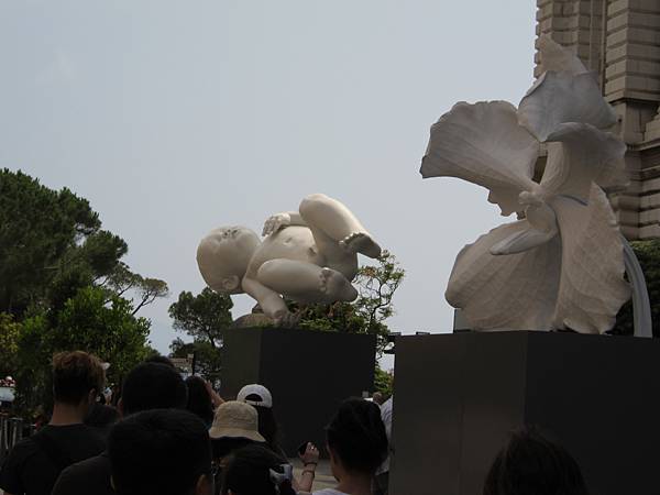 水族館前雕塑