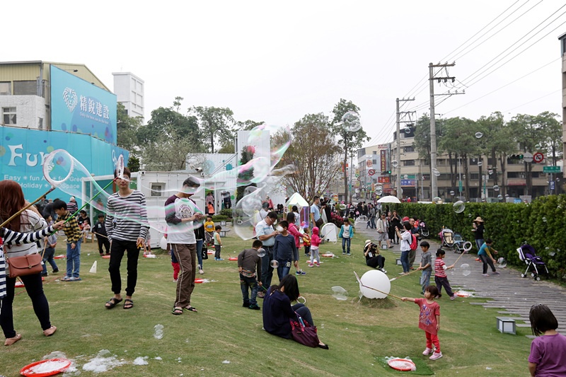 泡泡表演 ,泡泡秀 ,泡泡達人, 泡泡奇蹟 台中藝術村泡泡表演 ,泡泡秀 ,泡泡達人, 泡泡奇蹟