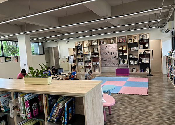 【親子共讀】設有親子共讀區且環境清幽的圖書館-臺中市立圖書館 【親子共讀】設有親子共讀區且環境清幽的圖書館-臺中市立圖書館
